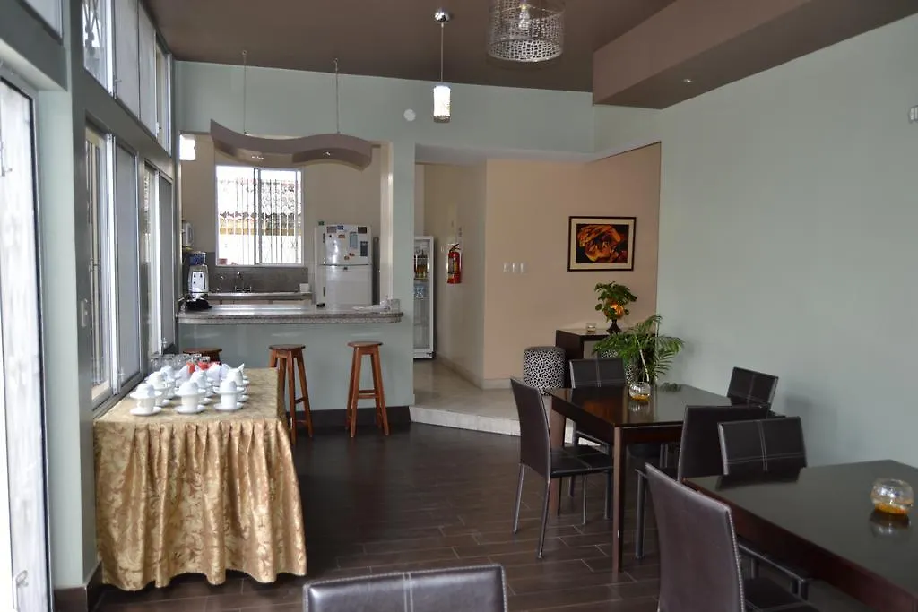 Urdesa Suites Hotel Γκουαγιακίλ 3*,