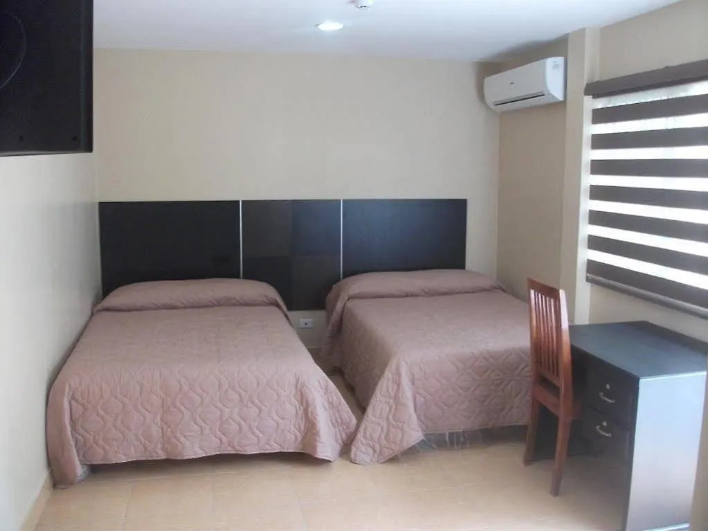 Urdesa Suites Hotel جواياكيل 3*,