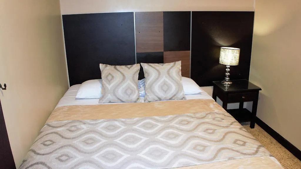 Urdesa Suites Hotel Guayaquil 3*,
